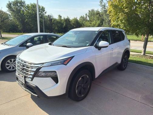 Everest White Pearl 2024 Nissan Rogue SV