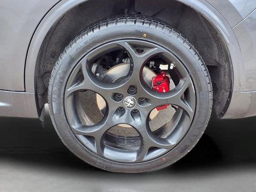Vesuvio Gray Metallic 2022 Alfa Romeo Stelvio Ti