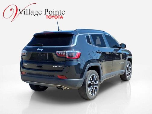 Diamond Black Crystal Pearlcoat 2022 Jeep Compass Limited