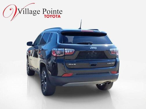 Diamond Black Crystal Pearlcoat 2022 Jeep Compass Limited