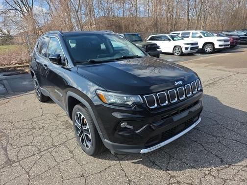 Diamond Black Crystal Pearlcoat 2022 Jeep Compass Limited