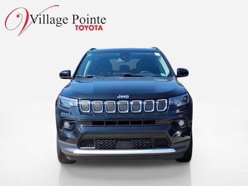 Diamond Black Crystal Pearlcoat 2022 Jeep Compass Limited