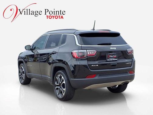 Diamond Black Crystal Pearlcoat 2022 Jeep Compass Limited