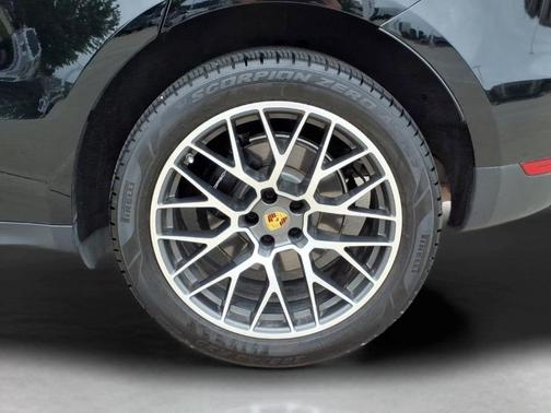 Black 2018 Porsche Macan Macan