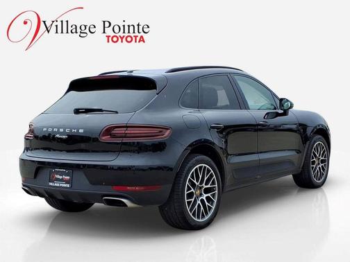 Black 2018 Porsche Macan Macan