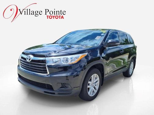 Midnight Black Metallic 2016 Toyota Highlander LE