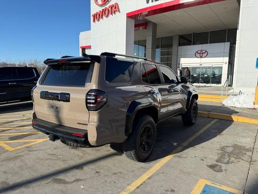 2025 Toyota 4Runner Hybrid Platinum