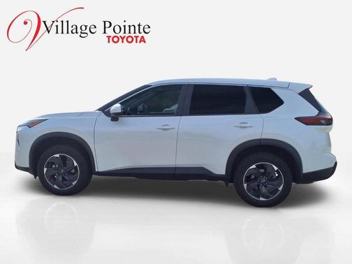 Everest White Pearl 2024 Nissan Rogue SV