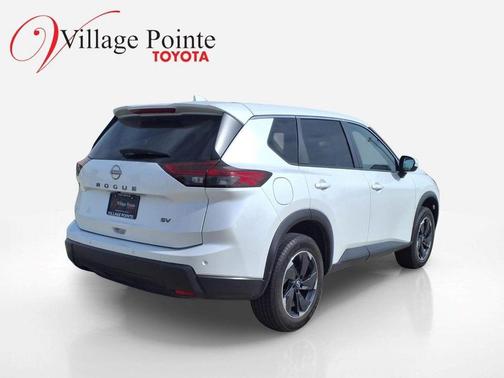 Everest White Pearl 2024 Nissan Rogue SV