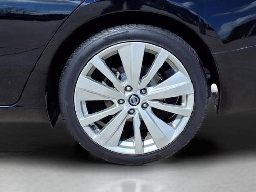 Super Black 2020 Nissan Altima SR FWD