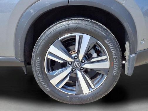 Gun Metallic 2023 Nissan Rogue SL