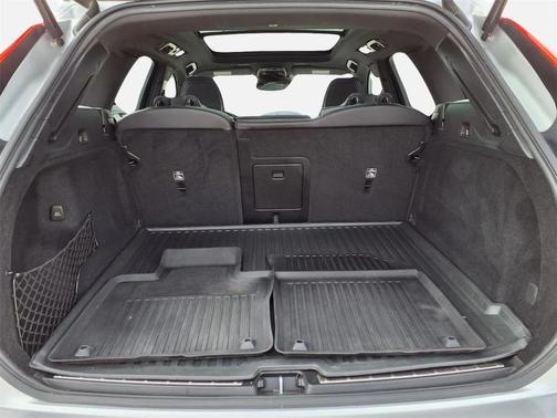 2021 Volvo XC60 T5 R-Design