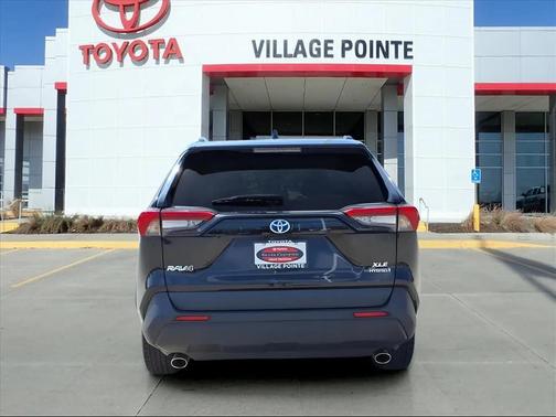 2022 Toyota RAV4 Hybrid XLE