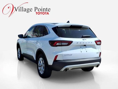 Oxford White 2023 Ford Escape Active