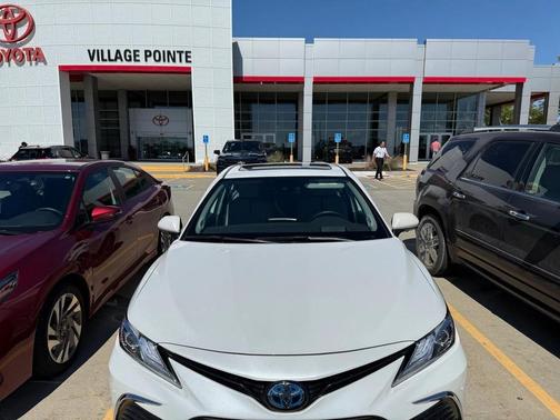2022 Toyota Camry Hybrid XLE