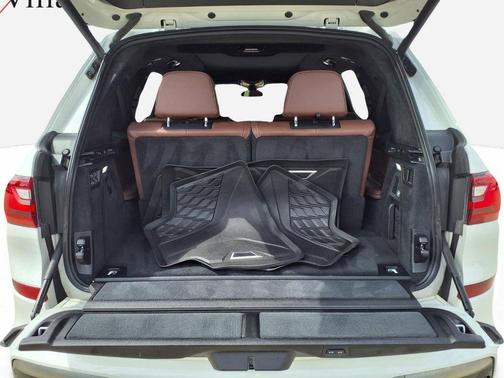 Mineral White Metallic 2020 BMW X7 M50i