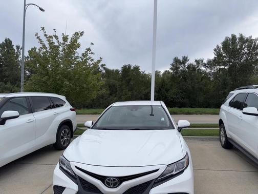 2020 Toyota Camry SE