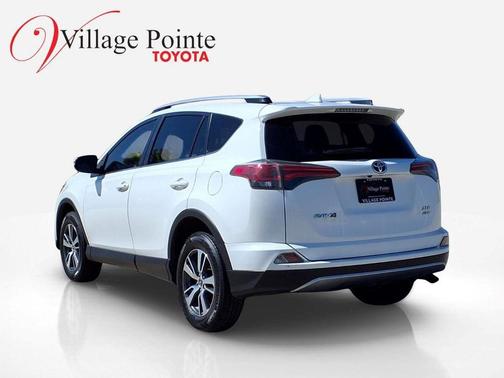 Super White 2018 Toyota RAV4 XLE