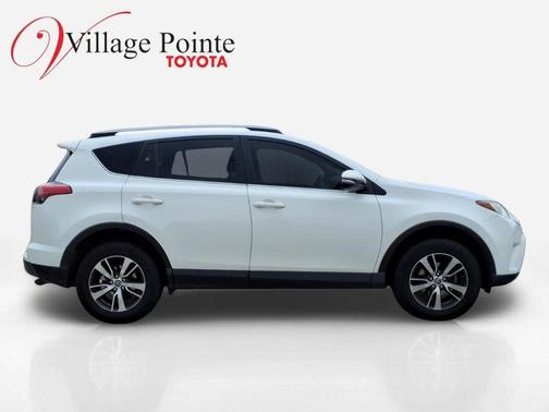 Super White 2018 Toyota RAV4 XLE