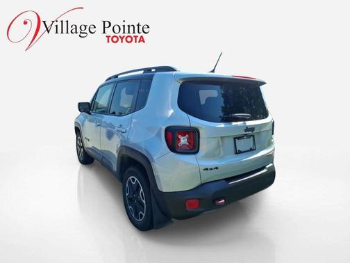 Glacier Metallic 2016 Jeep Renegade Trailhawk