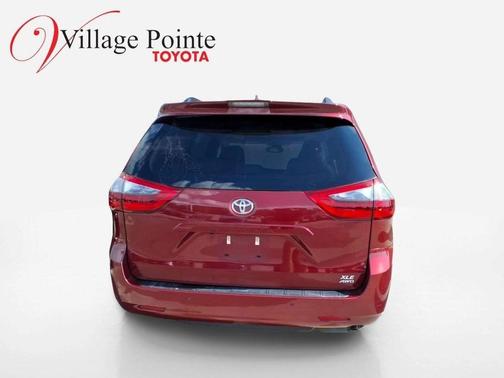 Salsa Red Pearl 2020 Toyota Sienna XLE