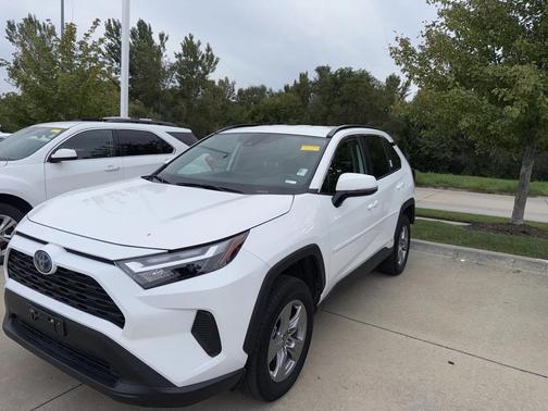 2024 Toyota RAV4 Hybrid LE