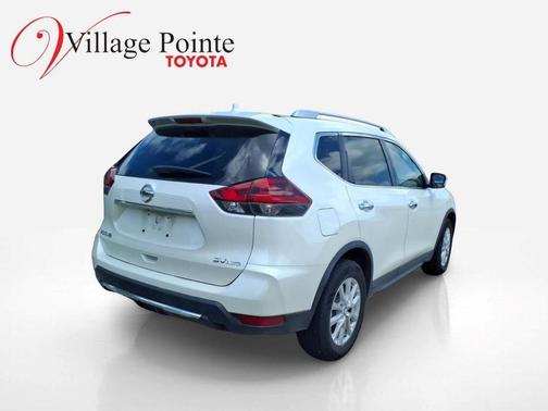 Pearl White 2018 Nissan Rogue SV