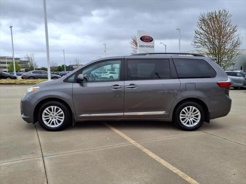 2017 Toyota Sienna XLE Premium