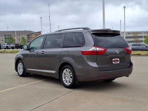 2017 Toyota Sienna XLE Premium