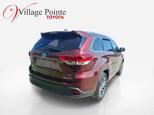 Ooh La La Rouge Mica 2017 Toyota Highlander XLE