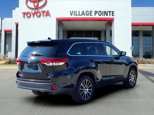 2017 Toyota Highlander SE