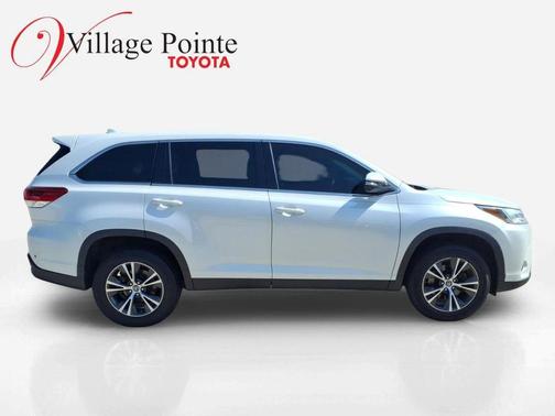 Blizzard Pearl 2019 Toyota Highlander LE Plus