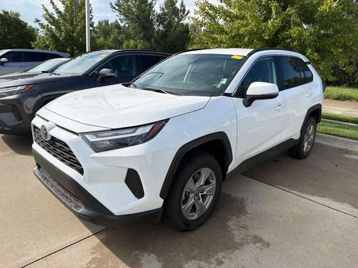 Ice Cap 2025 Toyota RAV4 XLE