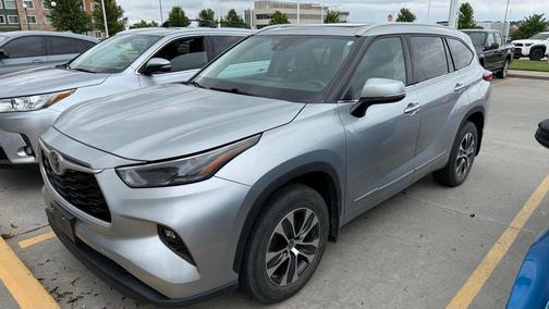 Celestial Silver Metallic 2022 Toyota Highlander XLE