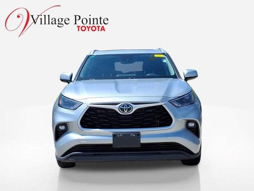 Celestial Silver Metallic 2022 Toyota Highlander XLE