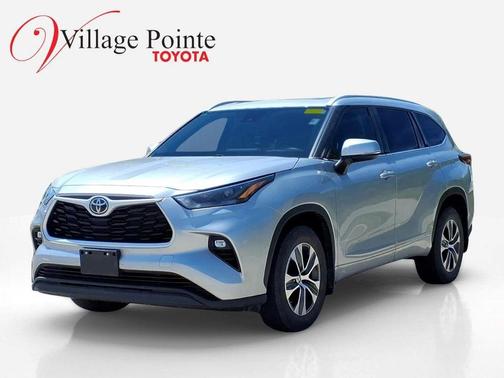 Celestial Silver Metallic 2022 Toyota Highlander XLE