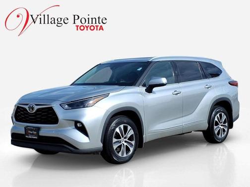 Celestial Silver Metallic 2022 Toyota Highlander XLE