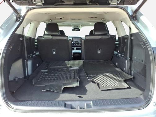 Celestial Silver Metallic 2022 Toyota Highlander XLE