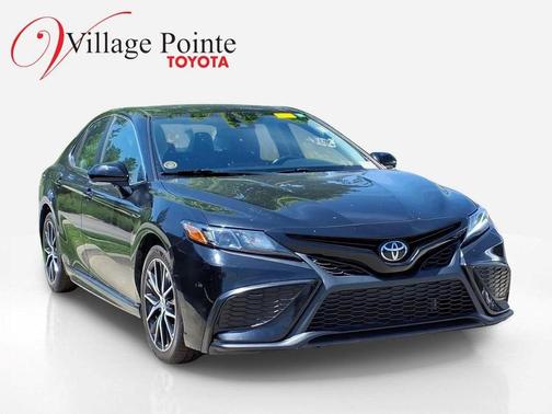 Midnight Black Metallic 2023 Toyota Camry SE