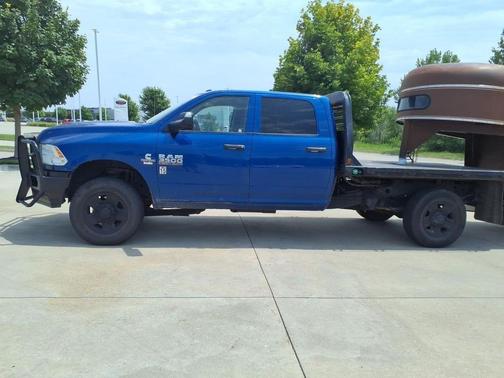 Blue Streak Pearlcoat 2017 RAM 3500 Tradesman Crew Cab 4x4 8' Box