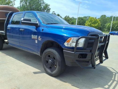 Blue Streak Pearlcoat 2017 RAM 3500 Tradesman Crew Cab 4x4 8' Box