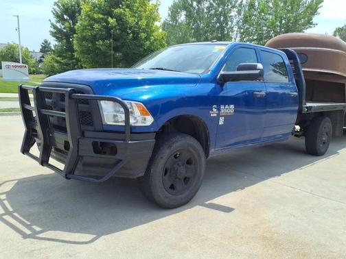 Blue Streak Pearlcoat 2017 RAM 3500 Tradesman Crew Cab 4x4 8' Box