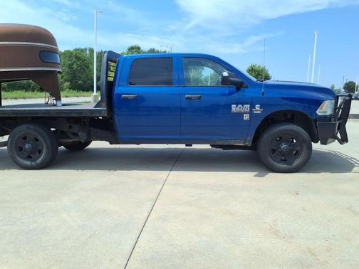Blue Streak Pearlcoat 2017 RAM 3500 Tradesman Crew Cab 4x4 8' Box