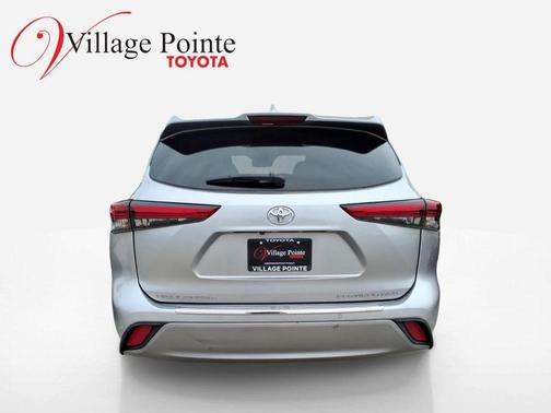 Celestial Silver Metallic 2022 Toyota Highlander Platinum