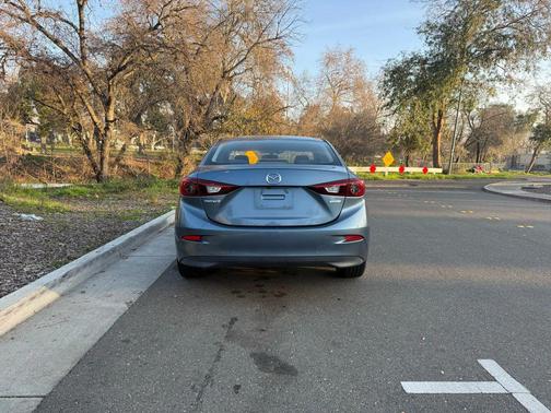 2016 Mazda Mazda3 i Sport