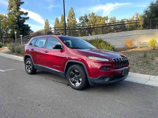 2016 Jeep Cherokee Sport