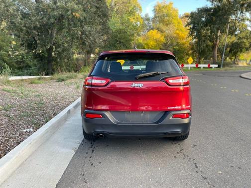 2016 Jeep Cherokee Sport