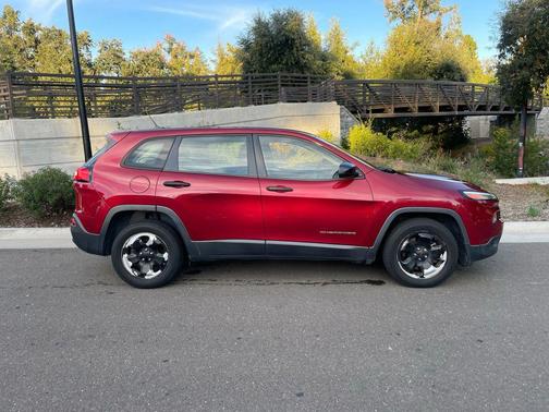 2016 Jeep Cherokee Sport