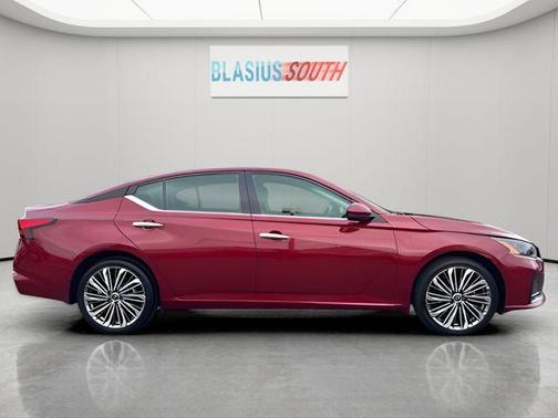 Scarlet Ember 2024 Nissan Altima 2.5 SL