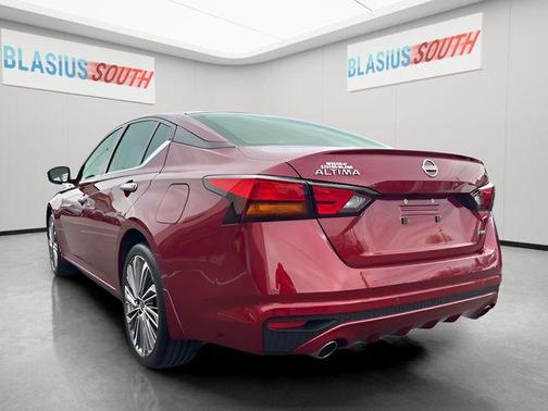 Scarlet Ember 2024 Nissan Altima 2.5 SL